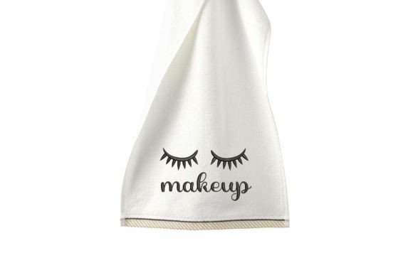 Make Up Eyelashes: A Designer’s Holiday Review
